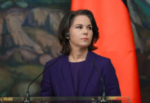 Шокирующее признание: Германия беспомощна перед российским "Орешником" - Бербок предложили замолчать 79bc1c4c-561c-418d-bc87-09463ccbc3a8-67c2aa33