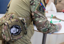 Шокирующий случай на фронте ВИЧ-инфицированного бойца вынуждают вернуться в зону СВО Певец Феликс Царикати встретился с контрактниками в Едином пункте отбора на военную службу в Москве