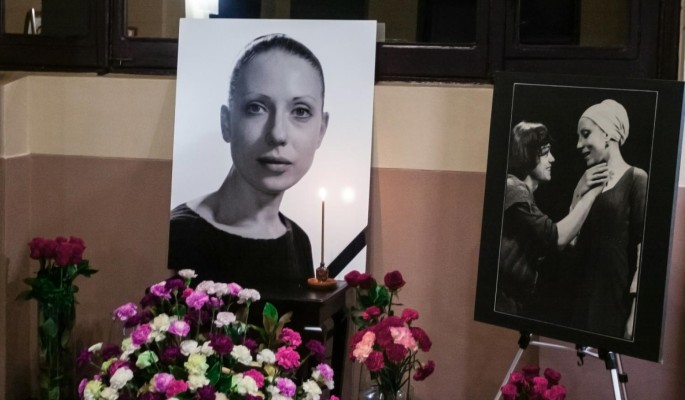 Как у королевы: Чурикову хоронят в роскошном гробу за 350 тысяч