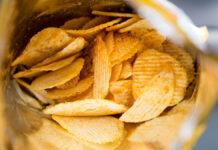 Необычный способ поджога привел американку за решетку PotatoChipsIsSnackInBagReadyToEatAnd