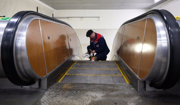 В метро Москвы в 2023 году отремонтировали 47 эскалаторов