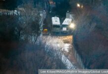 Противостояние следователей и охраны отстраненного президента Южной Кореи a7f646a6-9a9d-41a8-bd8d-ad5f37dc562f-67da2382