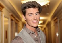 Певец Алексей Воробьев возвращается в свой дом в Лос-Анджелесе после временной эвакуации f1287252-6777-4fb6-b6d2-c5b1751f839b-67d40e6b