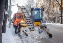 Масштабная уборка снега стартовала в Екатеринбурге f5b989fc-5d66-42c6-80f1-7920f0f26297-67e14bec