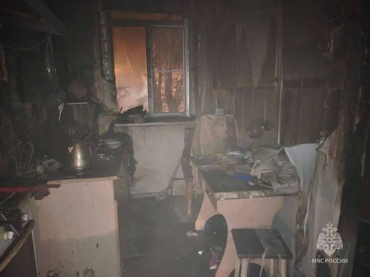Женщина погибла при пожаре в жилом доме Каменска-Уральского