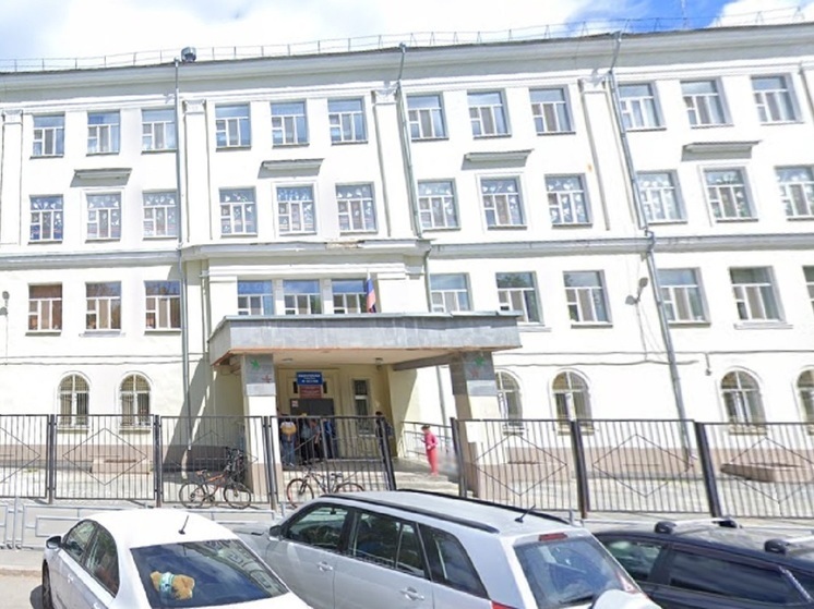 Подросток ранил одноклассника ножом в школе на Уралмаше