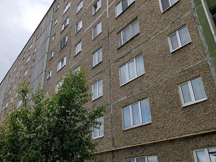 В Березовском третий раз за месяц поджигают подъезд