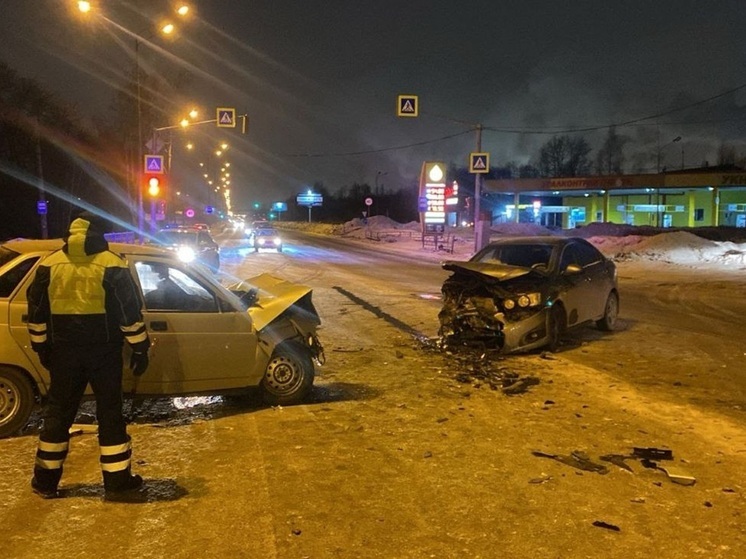 В Нижнем Тагиле четырех человек госпитализировали после аварии