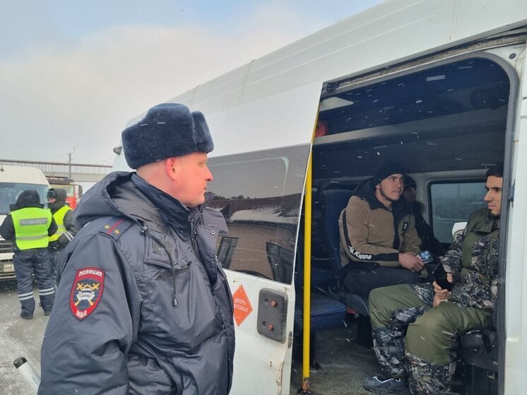 Автобус с нелегальными мигрантами остановили в Екатеринбурге