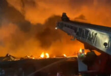 Оперативная работа пожарных спасла магазин автозапчастей в Екатеринбурге 968ddd22-db63-4562-bc5e-8906fb29b751-67f73979