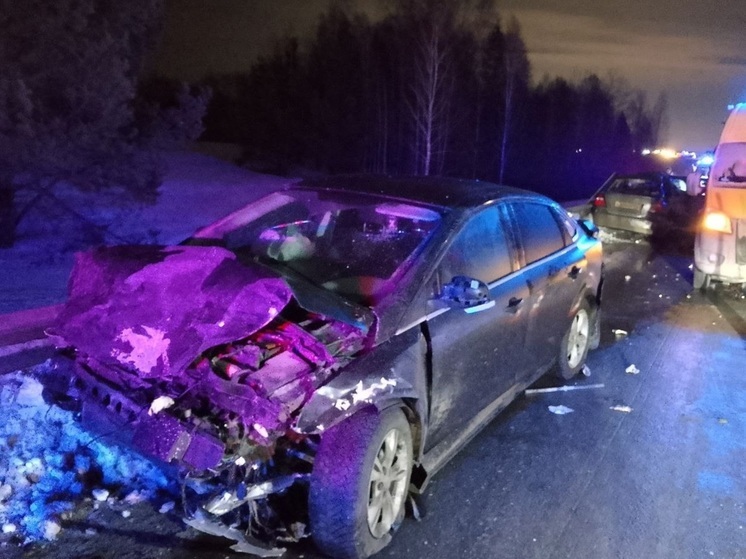 Четверо свердловчан получили ранения в массовой аварии в Тюменской области