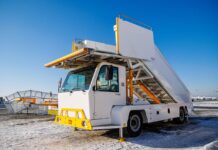 Аэропорт Кольцово усилил инфраструктуру современной спецтехникой aeroport kolczovo usilil infrastrukturu sovremennoj specztehnikoj-uralnovosti-ru-174021773900-0