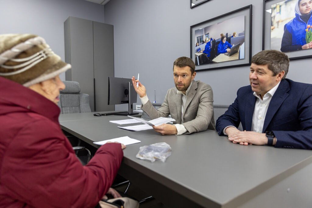Алексей Вихарев: Волонтерский центр начал приносить пользу
