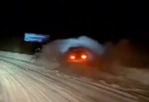 Автомобиль ВАЗ оказался в сугробе после попытки избежать проверки на свердловской трассе c2e35cb5-53d2-47b9-b259-a98bb8260117-67fd8002