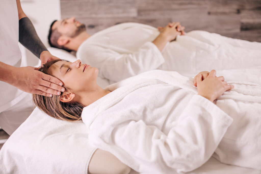 девушка на массаже