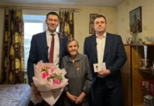 Награждение труженицы тыла из Среднеуральска юбилейной медалью к 80-летию Победы eb2352fd-a1eb-42b0-8ba2-fdf2b7023f6d-67f6a385