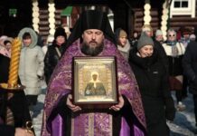 Икона с мощами святой блаженной Матроны Московской прибыла на Ганину Яму ikona s moshhami svyatoj blazhennoj matrony moskovskoj pribyla na ganinu yamu-uralnovosti-ru-174140473800-0