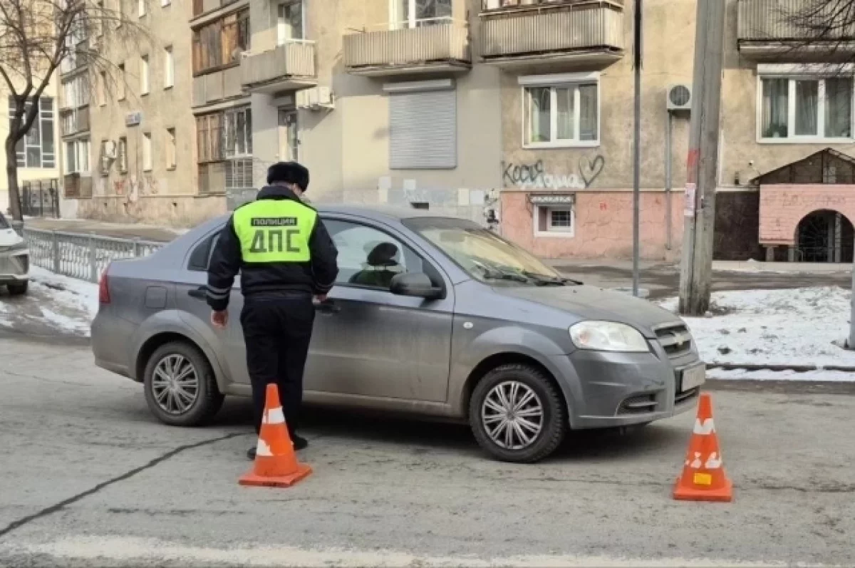 Пожилой мужчина получил помощь после ДТП на пешеходном переходе Екатеринбурга-0