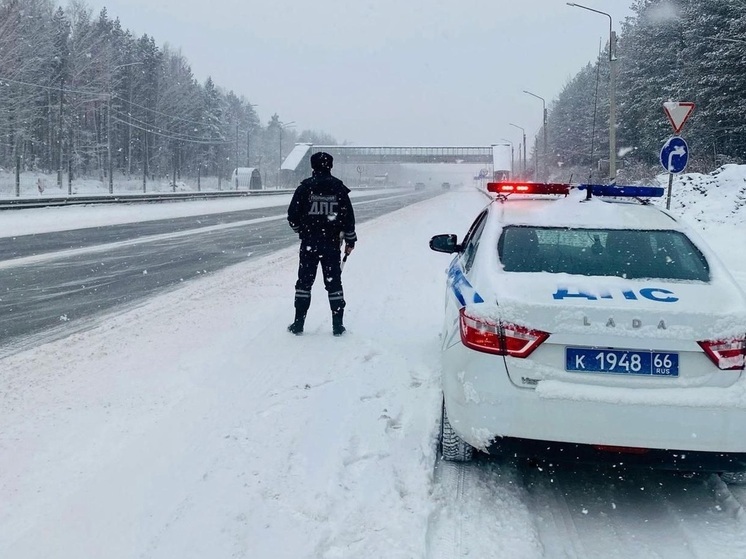 Федеральную трассу Пермь – Екатеринбург накрыл мощный снегопад