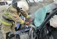 Спасатели оперативно освободили водителя после аварии в Нижнем Тагиле spasateli operativno osvobodili voditelya posle avarii v nizhnem tagile-uralnovosti-ru-174092040000-0