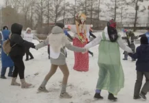 Заводская масленица объединила семьи металлургов zavodskaya maslenicza obedinila semi metallurgov-uralnovosti-ru-174100430800-0