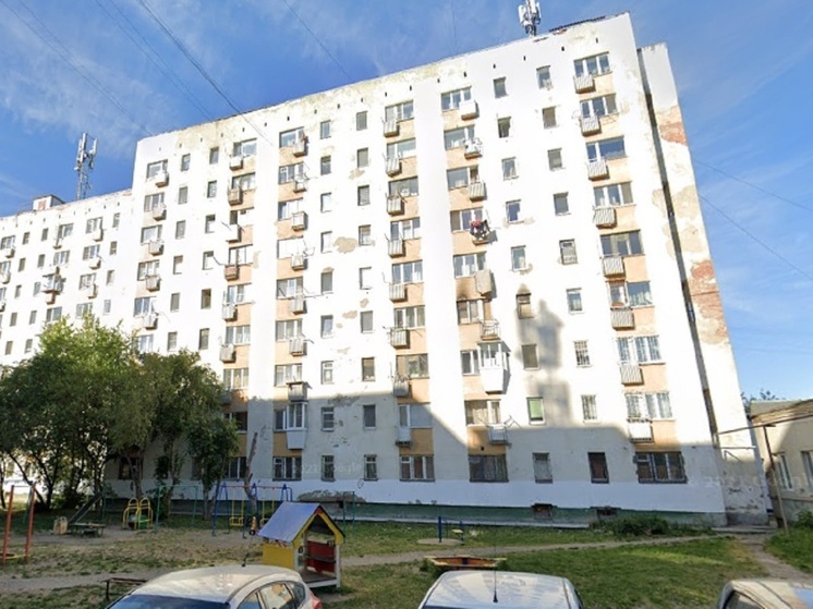 Тело пенсионерки обнаружили по трупному запаху в подъезде дома Екатеринбурга