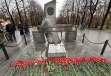 Александр Алексеев и Денис Паслер становятся героями Чернобыля в Екатеринбурге aleksandr alekseev i denis pasler stanovyatsya geroyami chernobylya v ekaterinburge-uralnovosti-ru-174566214900-0