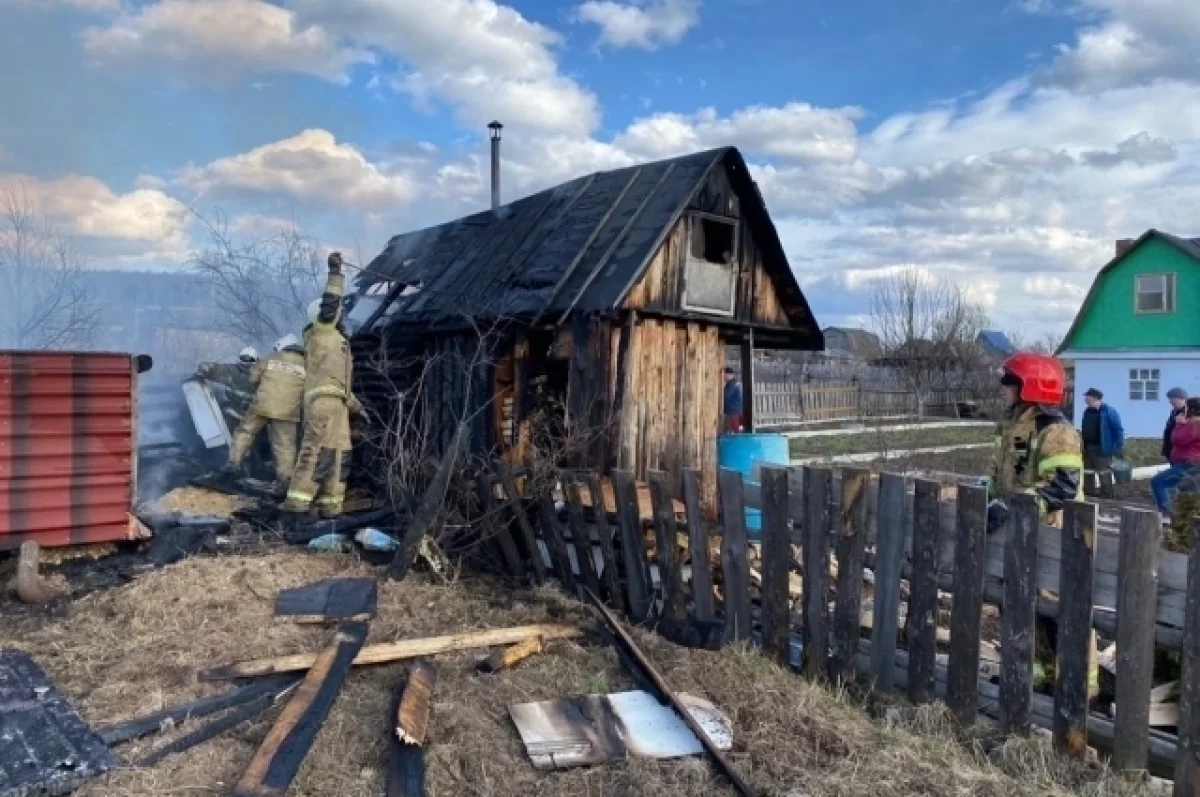 Эффективная работа ГУ МЧС по Свердловской области в Екатеринбурге и деревне Колобова-0