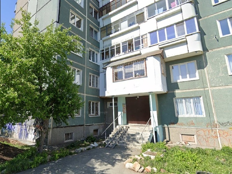 Тело 15-летнего подростка нашли во дворе дома в Екатеринбурге