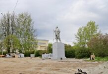 Свалов и Зернов опровергли слухи о скейт-рампе у памятника Ленину в Верхней Пышме svalov i zernov oprovergli sluhi o skejtrampe u pamyatnika leninu v verhnej pyshme-uralnovosti-ru-174503079700-0