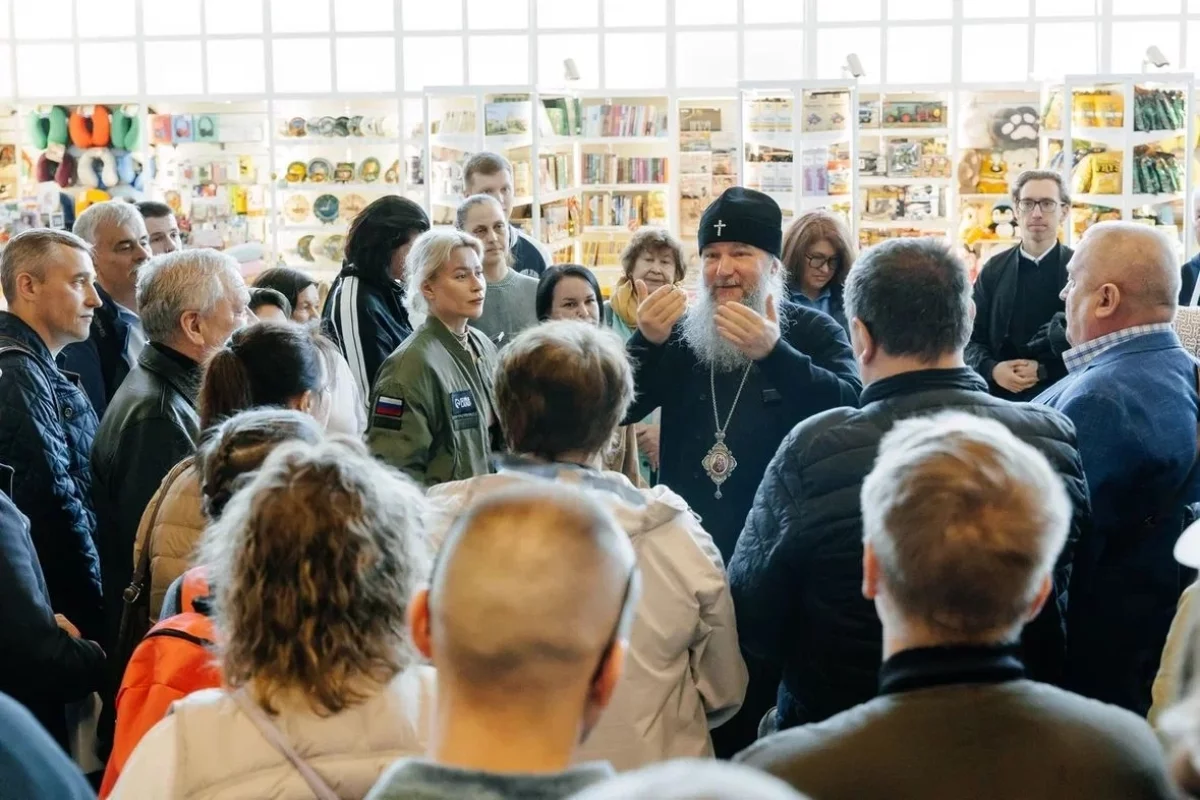 Владыка Евгений напутствовал паломников из Екатеринбурга за Благодатным огнём-0