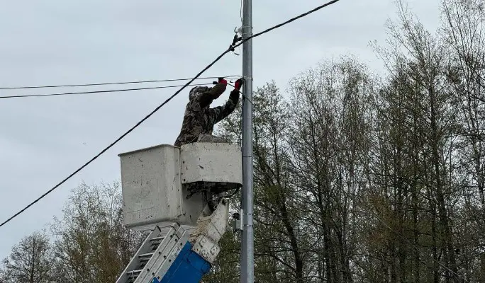 В Подмосковье 230 бригад ремонтируют ЛЭП после снегопада, сопоставимого с ледяным дождем 2011 года