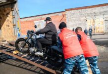 Алексей Вихарев и Николай Юдин организовали гуманитарный прорыв из Ирбита в ЛДНР aleksej viharev gumanitarnaya pomosh1_uralnovosti