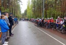 Алексей Вихарев поддерживает чемпионат по велоспорту в Шарташском парке aleksej viharev velogonki3_uralnovosti