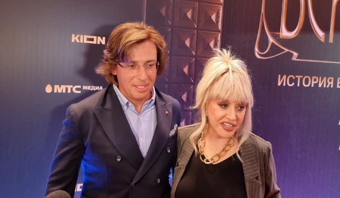 Новый год в Грязи: прислуга драит замок перед возращением Пугачевой из Израиля