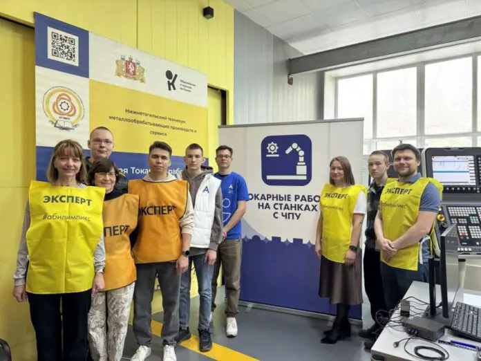 Анжелика Сухарева и Эльвир Фанакаев из Свердловской области помогают уральцам победить на Абилимпикс-0