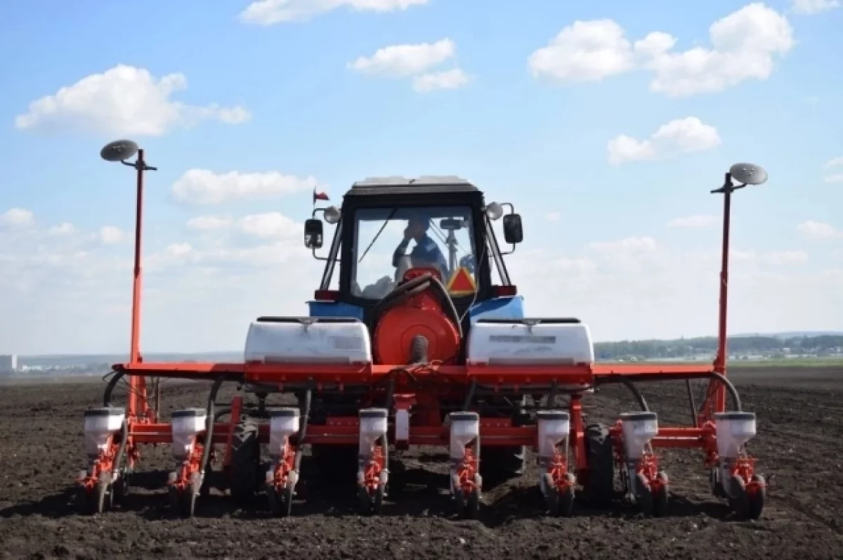 Денис Паслер дал старт посевной кампании в Свердловской области при поддержке МинАПК-0