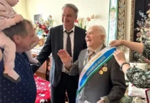 Денис Паслер и Андрей Злоказов поздравили героев Урала с почетным званием denis pasler i andrej zlokazov pozdravili geroev urala s pochetnym zvaniem-uralnovosti-ru-174791682500-0