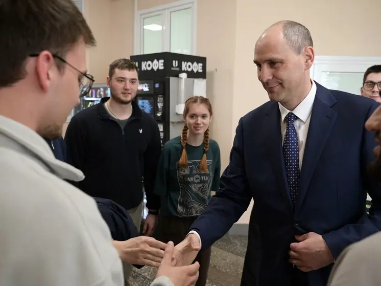 Денису Паслеру рассказали об обновлении образовательного процесса в УрФУ