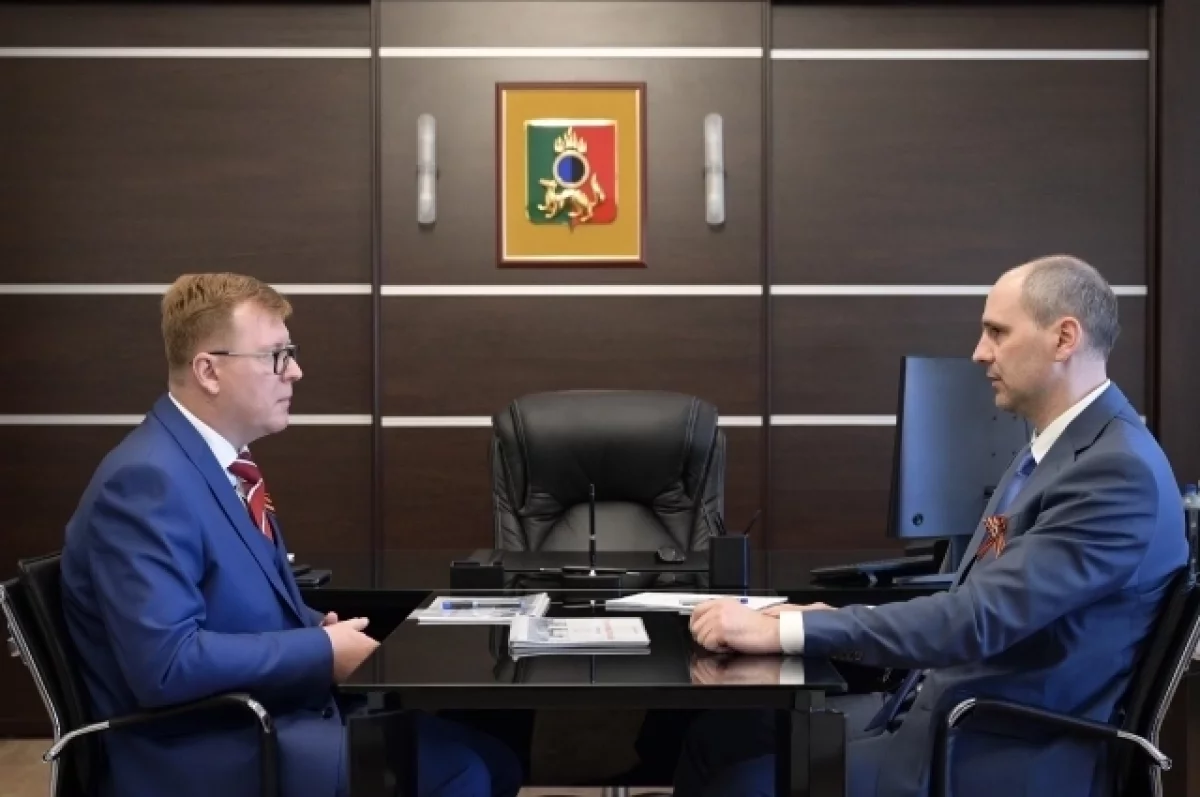 Денис Паслер поручил Кабцу сосредоточиться на ЖКХ и заводе в Первоуральске-0