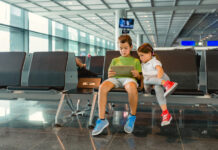 Депутат Игорь Антропенко внес инициативу в Госдуме для семей с детьми при задержках рейсов deputat igor antropenko vnes inicziativu v gosdume dlya semej s detmi pri zaderzhkah rejsov-uralnovosti-ru-174694616000-0