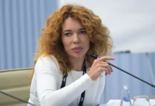 Екатерина Кожанова и Анатолий Норовяткин о позиции издательств Эксмо и Popcorn Books ekaterina kozhanova i anatolij norovyatkin o poziczii izdatelstv eksmo i -uralnovosti-ru-174731024600-0