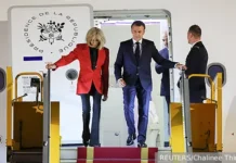 Эммануэль и Брижит Макрон демонстрируют взаимопонимание в Елисейском дворце emmanuel i brizhit makron demonstriruyut vzaimoponimanie v elisejskom dvorcze-uralnovosti-ru-174825149600-0