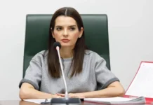 evgeniya guczul i dmitrij konstantinov obsuzhdayut vyzovy gagauzii-uralnovosti-ru-174815995500-0