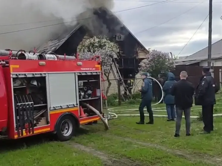 В Кургане в частном доме вспыхнул крупный пожар, пока хозяйка была в огороде