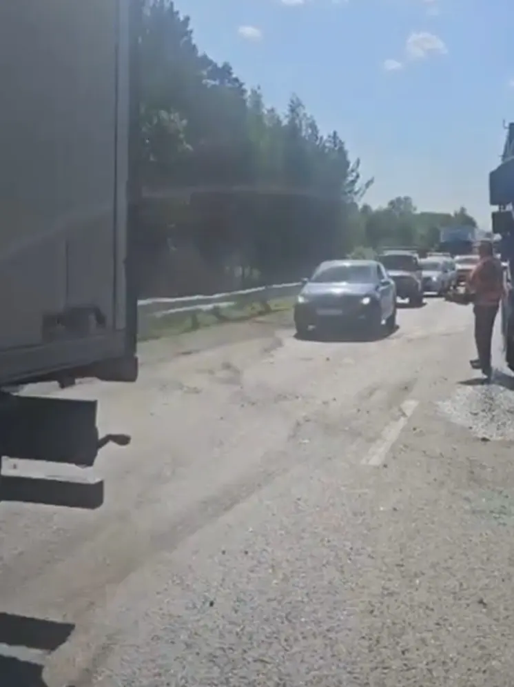 Движение транспорта частично восстановили на Тюменском тракте