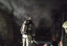 Оперативное реагирование МЧС при возгорании ВАЗ-2106 в гараже Екатеринбурга operativnoe reagirovanie mchs pri vozgoranii vaz2106 v garazhe ekaterinburga-uralnovosti-ru-174635347600-0