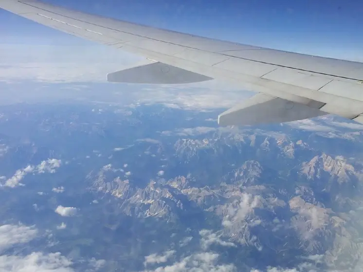 Самолет Екатеринбург – Сочи аварийно сел в Казахстане