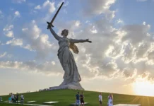 Символ мужества и истории Волгограда — величественная Родина-мать зовёт! simvol muzhestva i istorii volgograda velichestvennaya rodinamat zovyot-uralnovosti-ru-174792697900-0