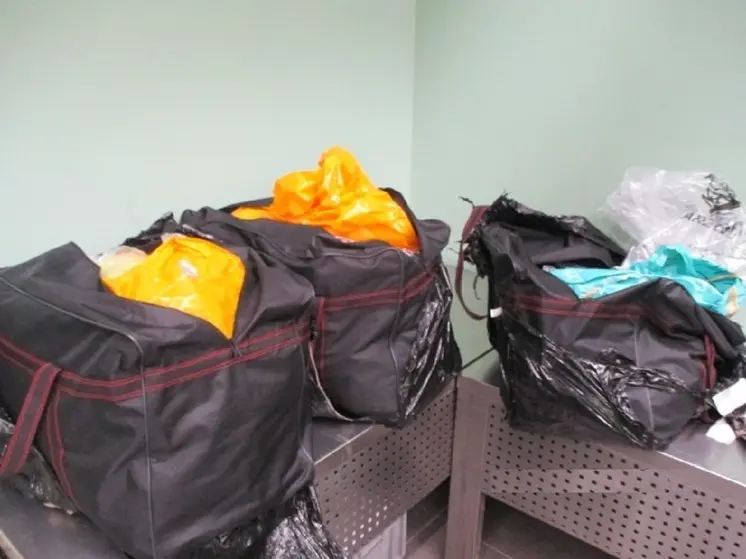 167 килограммов одежды пытались ввезти супруги из Стамбула в Екатеринбург